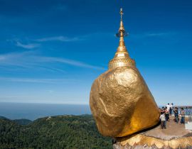 Kyaiktiyo Pagoda (Golden Rock)
